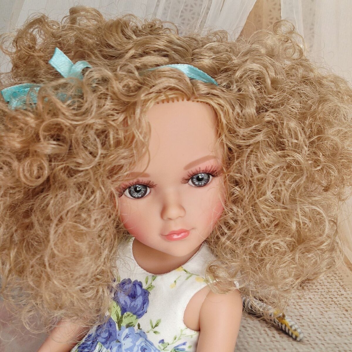 Кукла полностью виниловая. 