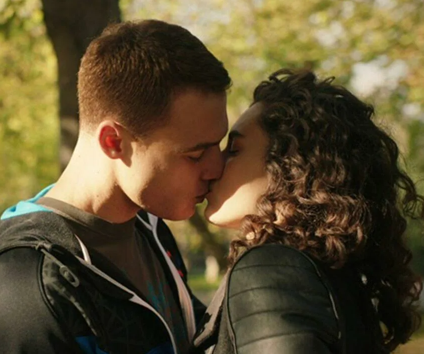 в ожидании солнца зейнеп и керем. в ожидании солнца керем признается зейнеп. в ожидании солнца зейнеп и керем. в ожидании солнца керем. керем и зейнеп.