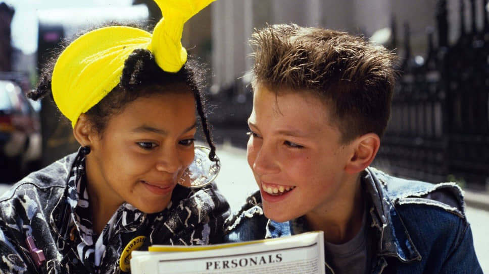    «Люди почему-то решили, что я был кем-то вроде тех, кто избивал их в школе»    
 Бенджамин Геза Аффлек-Болдт родился 15 августа 1972 года в калифорнийском городе Беркли в семье учителя и разнорабочего, в прошлом не совсем удачного актера. После развода родителей из-за алкоголизма отца проживал с матерью и братом в Массачусетсе    
 На фото: Бен Аффлек в сериале ABC «Специально после школы»   
 Martin Tahse Productions