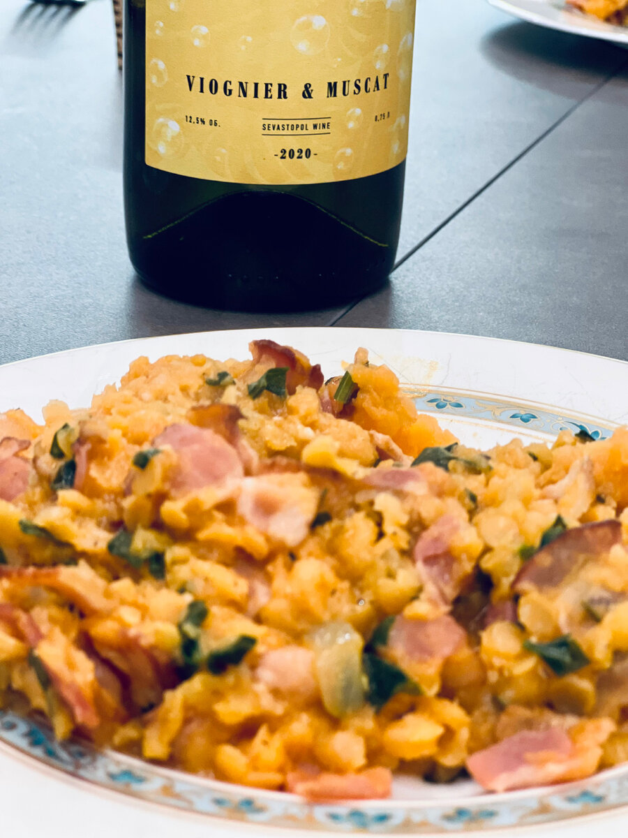 Чечевица с беконом и Пифос 