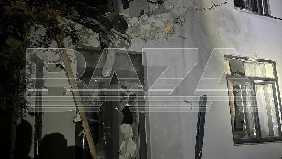     От взрыва беспилотного летательного аппарата (БПЛА) в подмосковных Химках пострадало сразу несколько зданий: склад, магазин и частный дом.