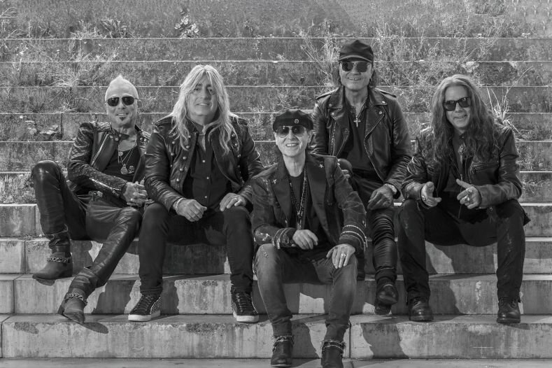 Scorpions в 2022 году. Слева направо - Рудольф Шенкер, Микки Ди, Клаус, Маттияс и бас-гитарист Павел Мацивода (а точнее - Паша Мочи Вода из Тернополя)