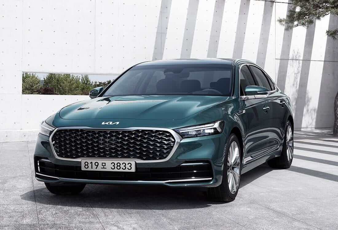 Kia K9.