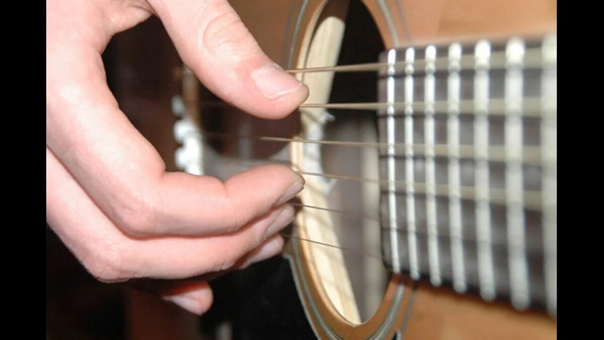 Игла на гитаре. Струны на гитаре. Постановка правой руки при игре на гитаре. Пальцы на струнах гитары. Постановка рук на электрогитаре.