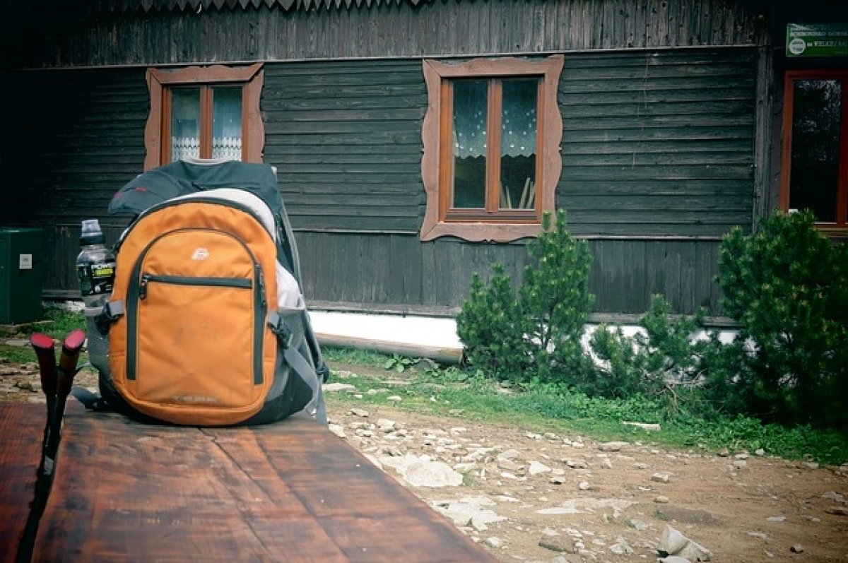    Рецидивист из Забайкалья испугался машины и оставил рюкзак с ворованным