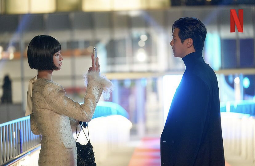 Кадр из дорамы «Знаменитость / Celebrity»