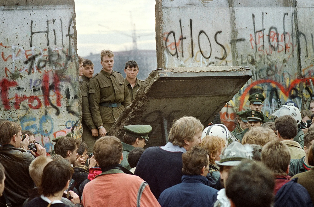 Берлинская стена 1989. Падение Берлинской стены 1989. 9 Ноября 1989 Берлинская стена. Берлинская стена (Berlin Wall).