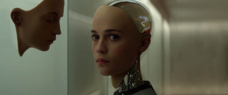    Кадр из фильма «Из машины» (Ex machina, 2014) / ©A24, Universal Pictures International