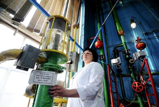    Сотрудница брагоректификационного отделения по перегонке и ректификации спирта на производстве АО «Биохим» в городе Рассказово Тамбовской области