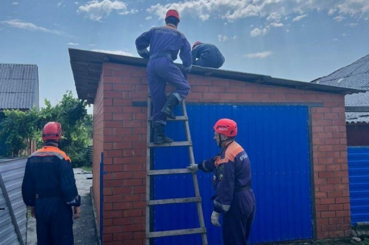    Из-за града в Мостовском районе Кубани в зоне ЧС оказались более 2300 домов