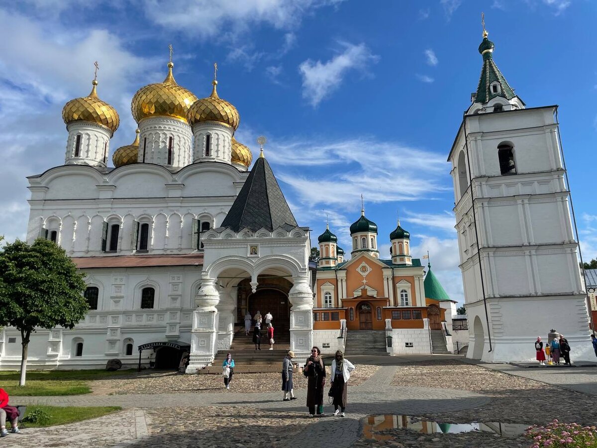 Женский монастырь в Костроме Пасха