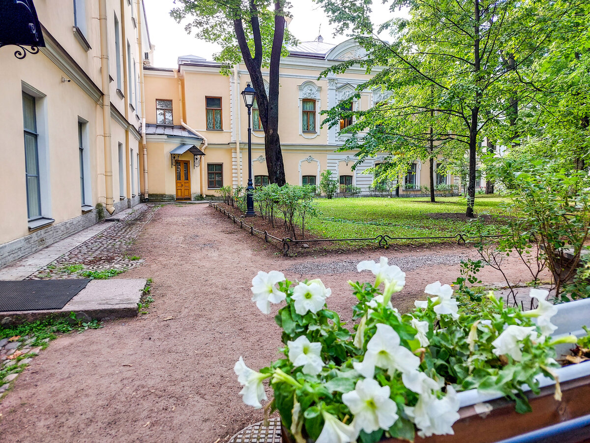 Сад Фонтанного дома и НЕСКУЧНЫЙ музей Ахматовой. Невероятный Питер |  Di_travel | Дзен