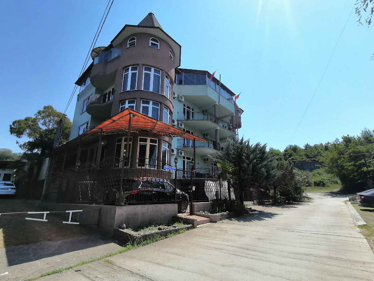 Вид с улицы. 