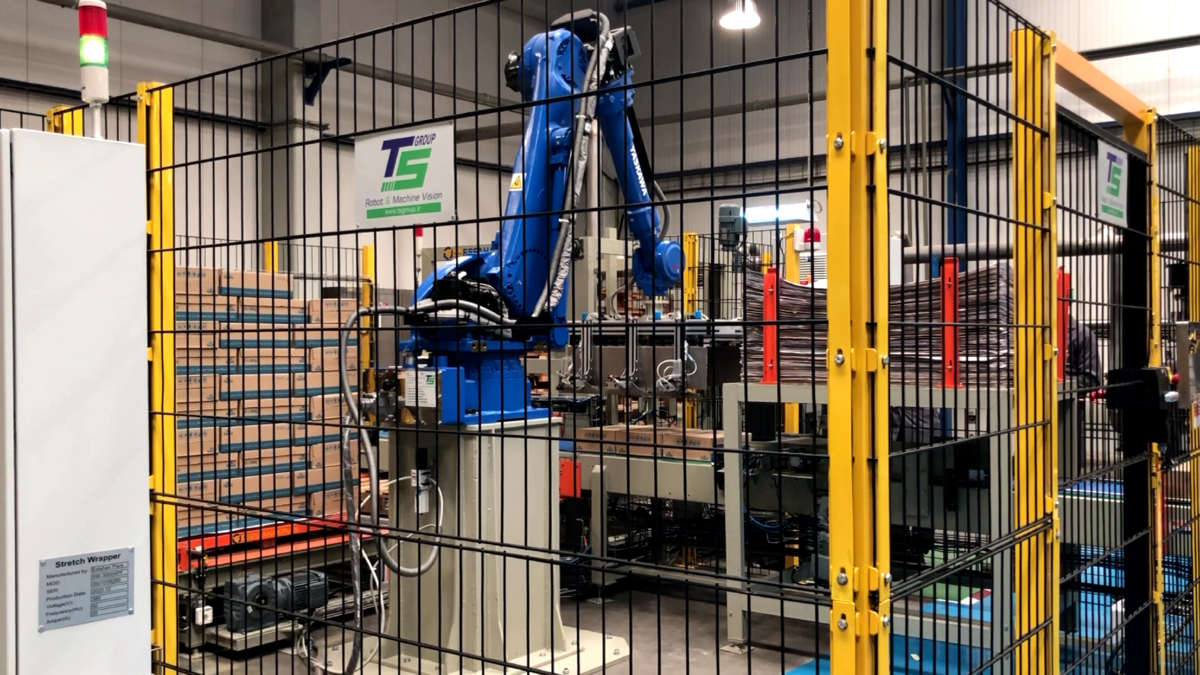 Робот-паллетайзер на линии упаковки