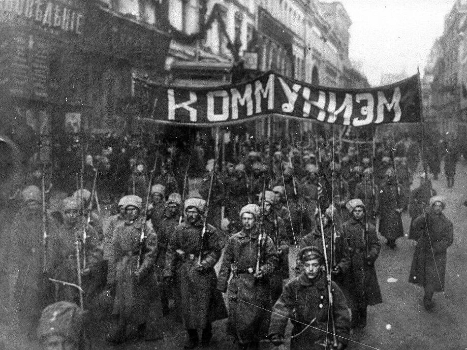 Революционные солдаты, 1917 год.