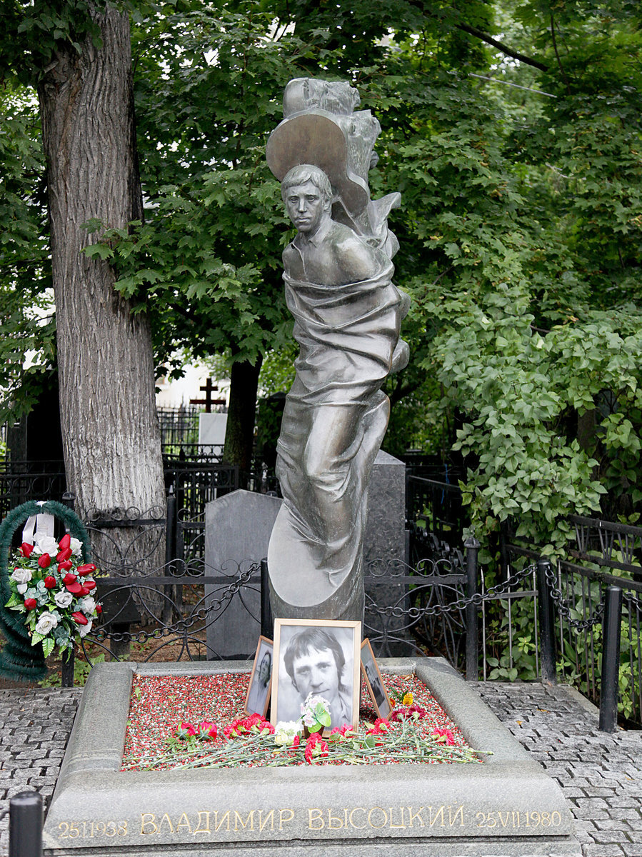памятники кладбищ москвы