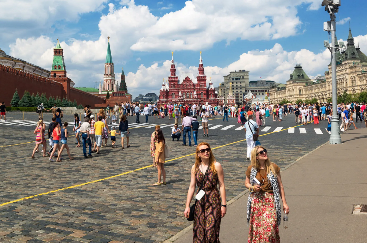 Какие места буду посещать. Москва 2018. Туристы на красной площади. Москва лето. Москва красная площадь лето.