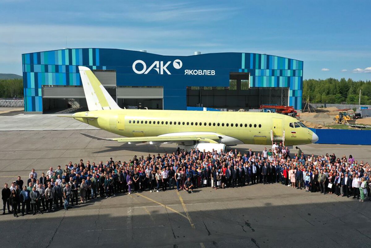  📷 📷 📷 📷    Импортозамещенный самолет SuperJet-100 совершил свой первый полет