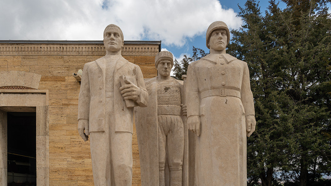 Скульптурная группа