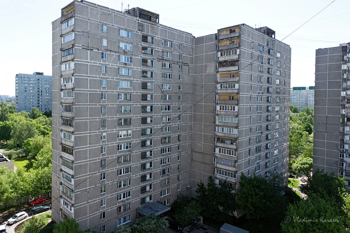 Примерно в таком доме я хотел купить квартиру