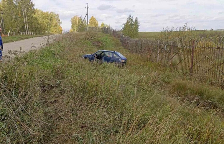    «Ода» съехала в кювет и перевернулась