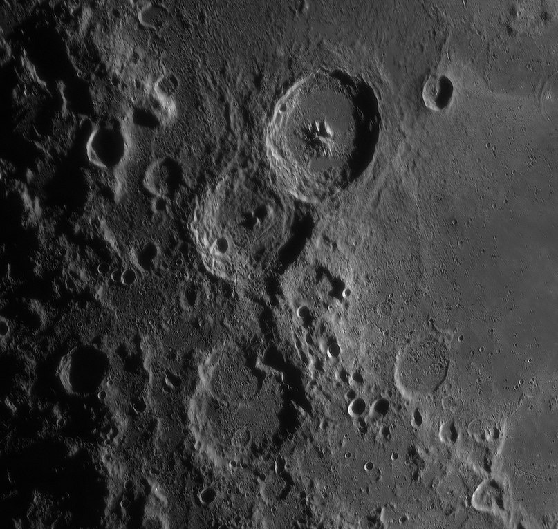 Кратеры Теофил, Кирилл и Катарина. Фотограф Дмитрий Селезнев. DS Astro Team.