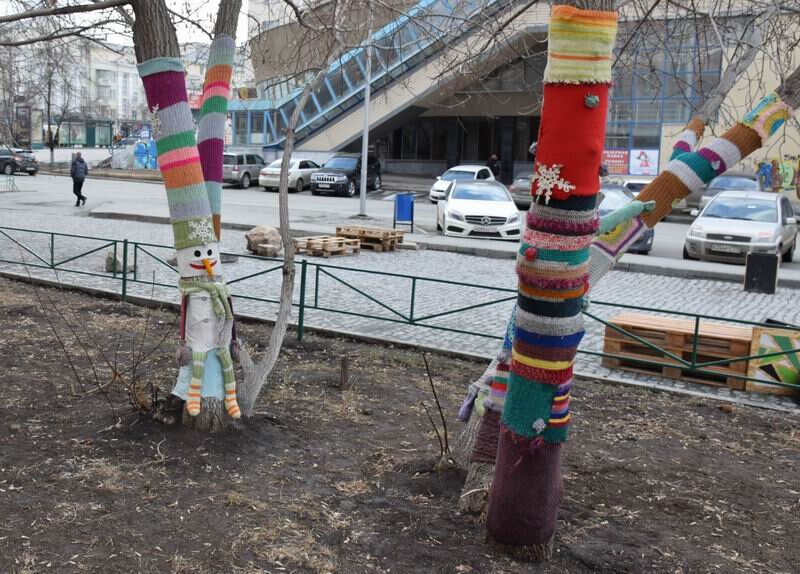 «Бабушка приехала» - публичная библиотека, пр-кт Ленина.
