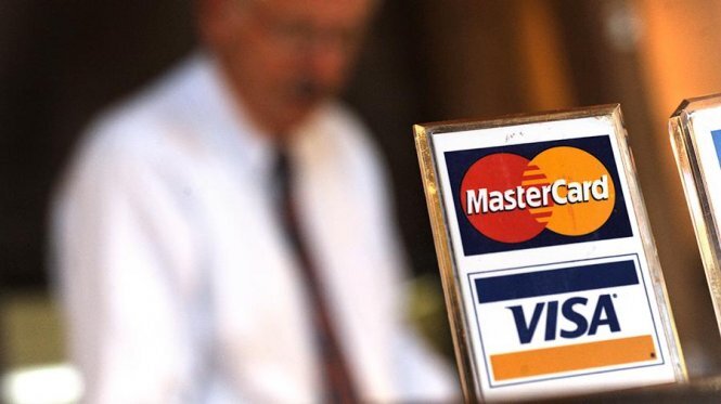Международная платежная система MasterCard запустила в России сервис по переводу денег по номеру телефона. Услугой можно воспользоваться для перевода на карты любых банков и других платежных систем.
