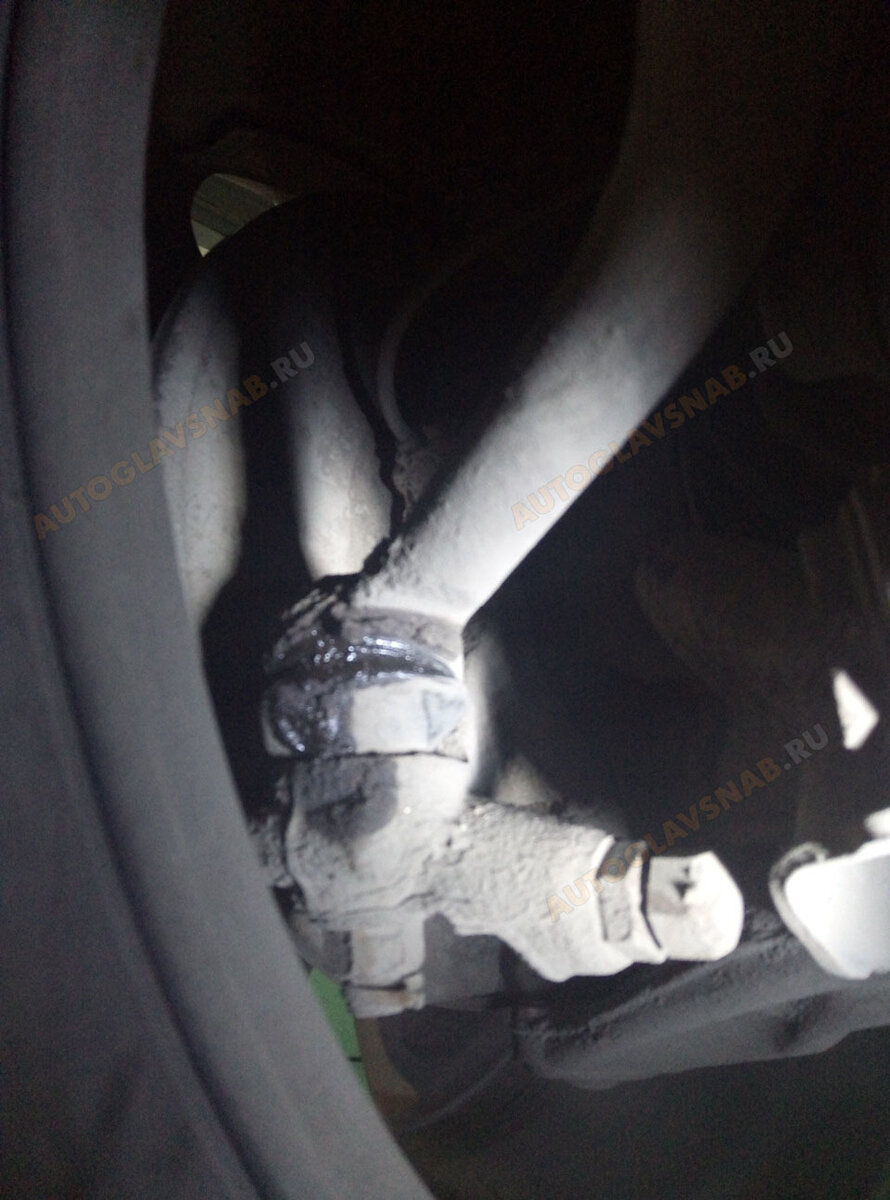 Потекший рулевой наконечник