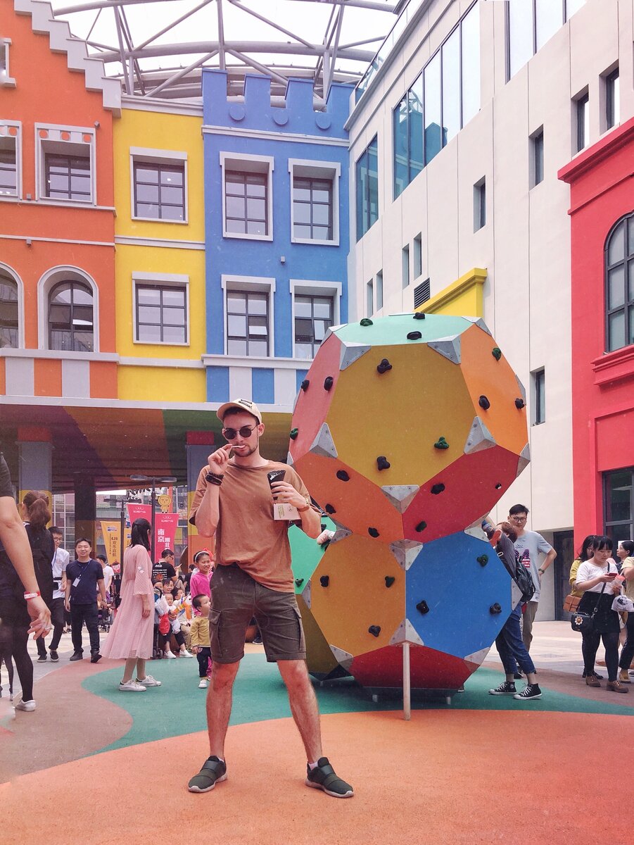 Открытие нового торгового центра в Нанкине