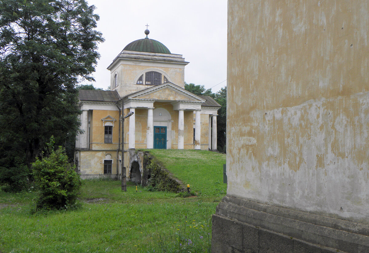 Усадебная церковь Бакуниных (архитектор Н. Львов) в Прямухине