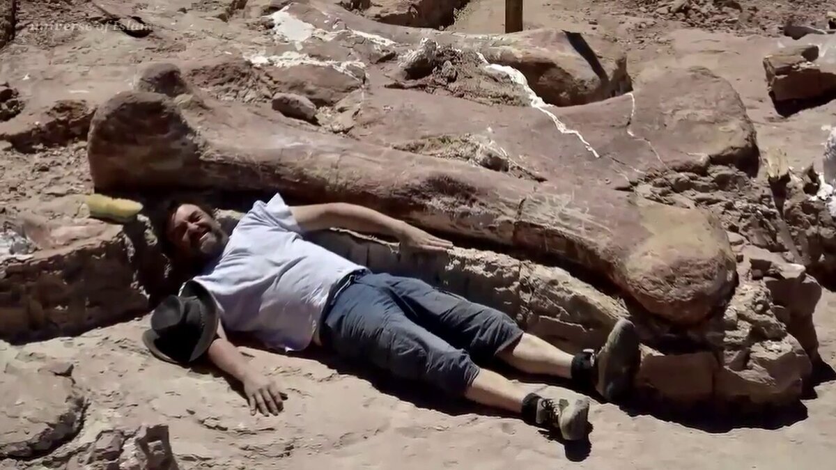 Кость с ростом в человека, поселение гигантов