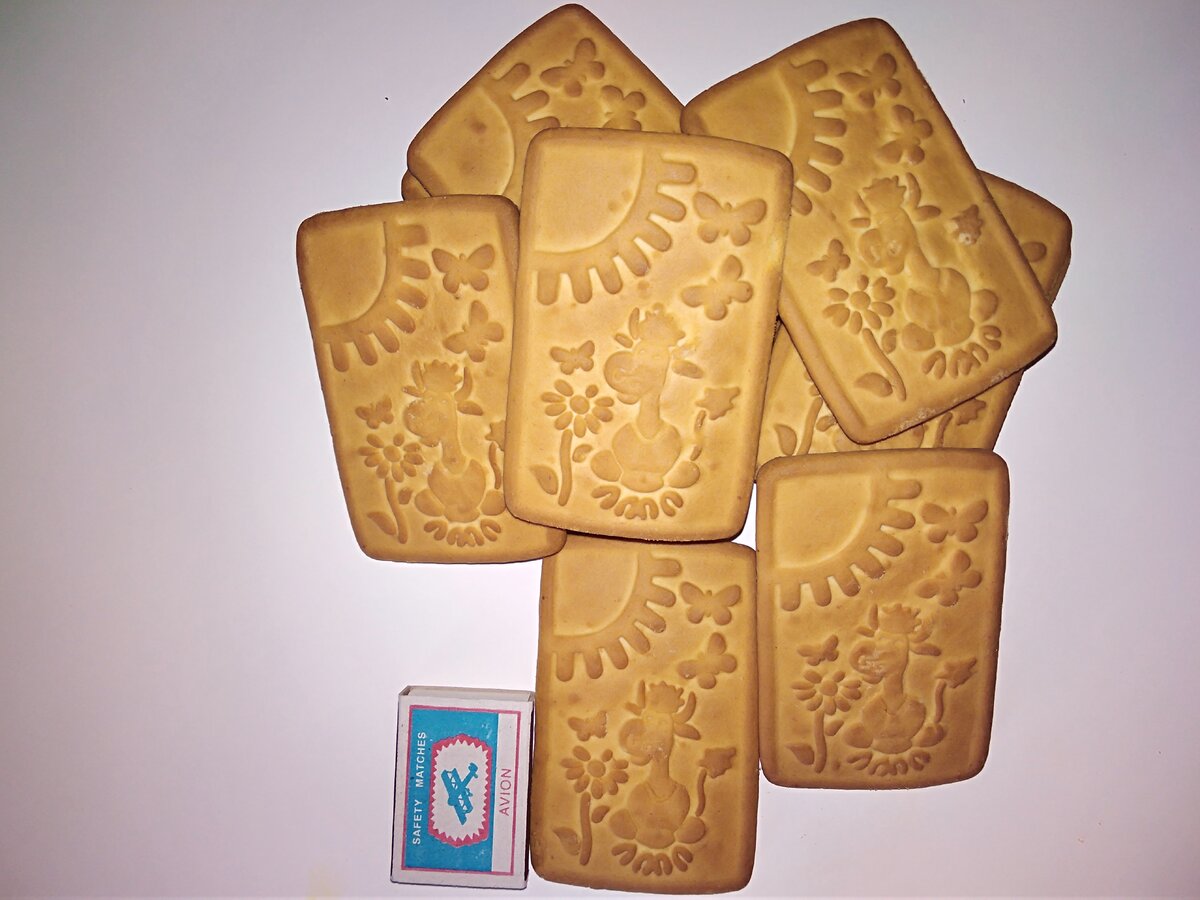 Большее печенье удобнее. Главное, чтобы оно Вам нравилось.