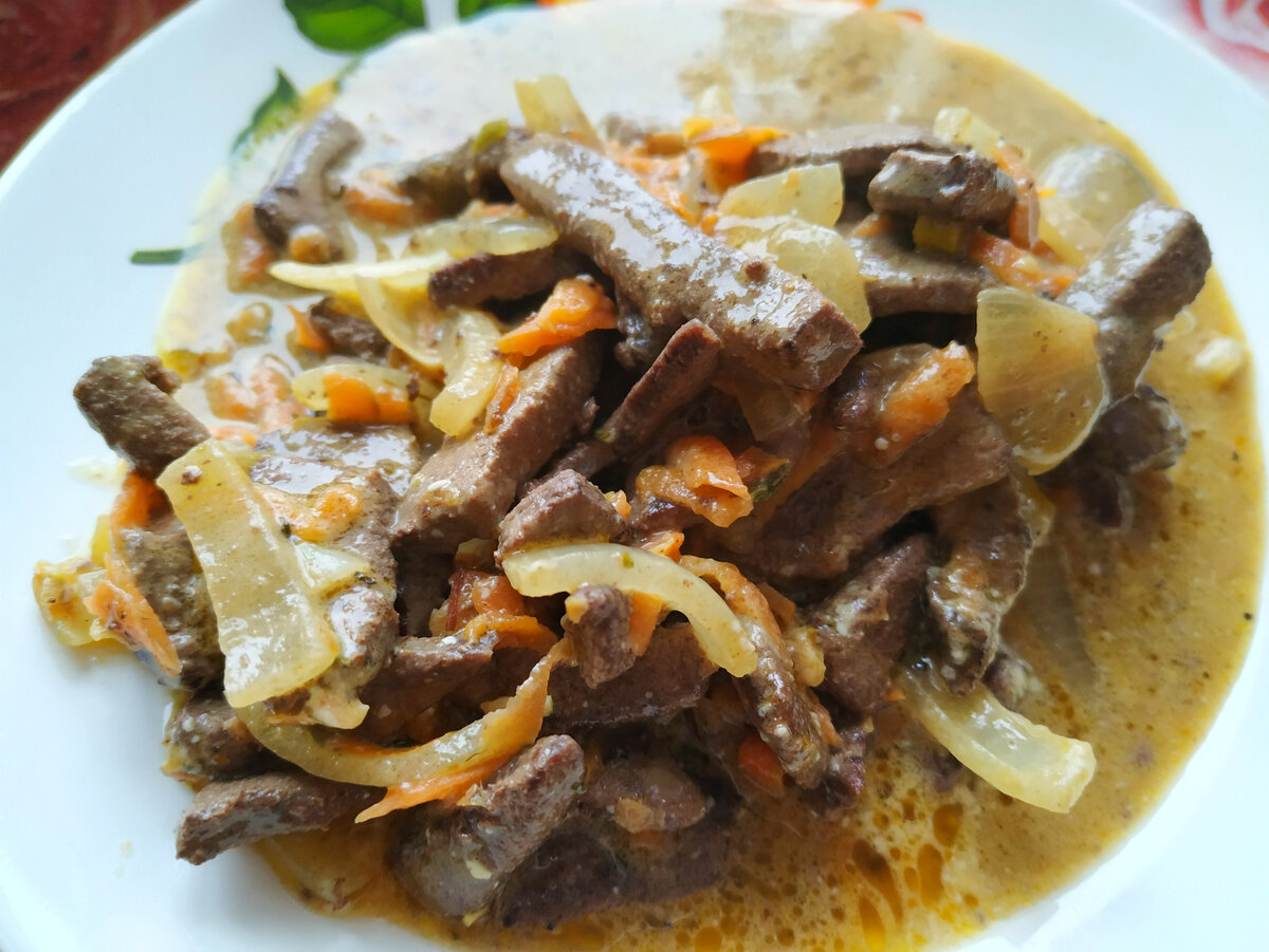 Тушёная печень с луком