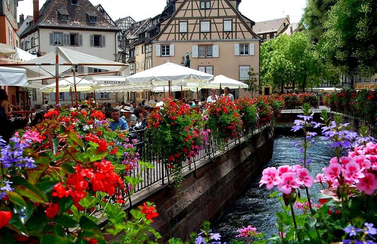 Живописный город. Баден Баден Франция. Город Кольмар Франция. Франция, Кольмар, Весна. Страсбург маленькая Венеция.