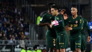 Фото: francefootball.frТри очка подопечным Тьерри Анри принесли два точно реализованных Фалькао 11-метровых. Один перед перерывом, а второй – уже в компенсированное время игры. 2:0.

