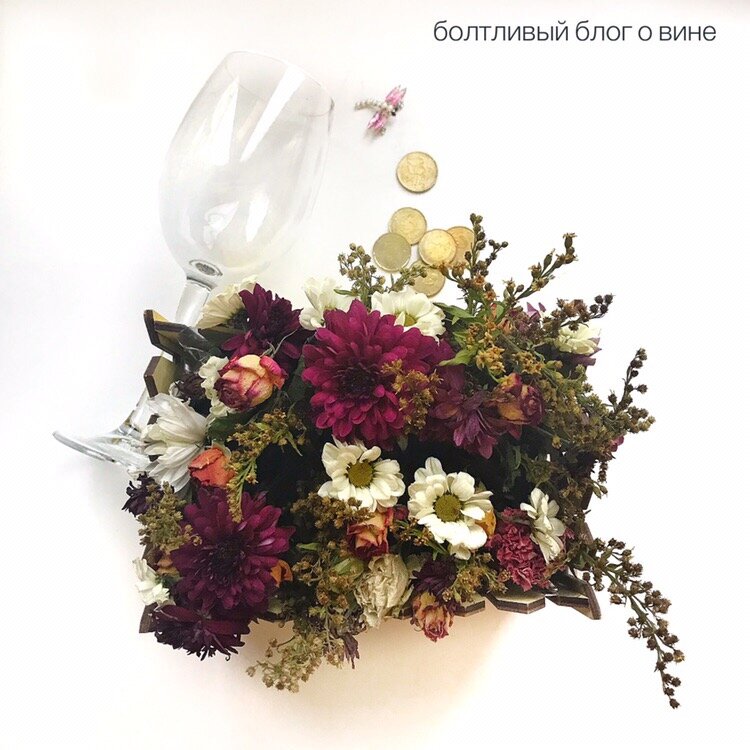 «Красивых мужчин быть не должно, а некрасивых не бывает. Бывает только мало цветов и тёплое шампанское.» (с) Коко Шанель.