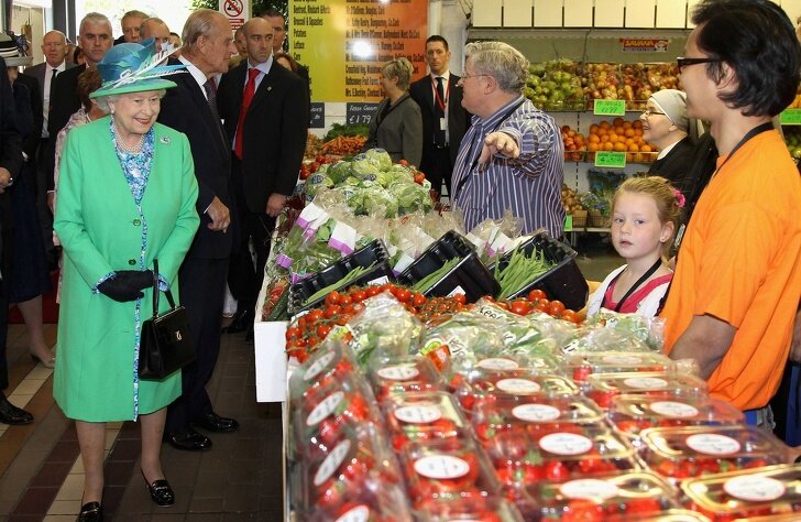Королева приехала в Ирландию, и одним из мест, которые она посетила, стал знаменитый «Английский рынок» в городе Корк. Произошло это в 2011 году. Это, кстати, был первый визит британских монархов в страну со времен 1911 года.