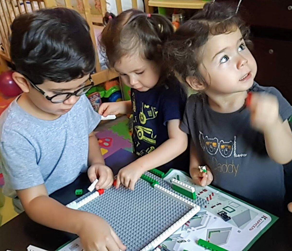 Командная работа возможна в течении 15 секунд в лучшем случае, дальше начинается лебедь, рак и щука.