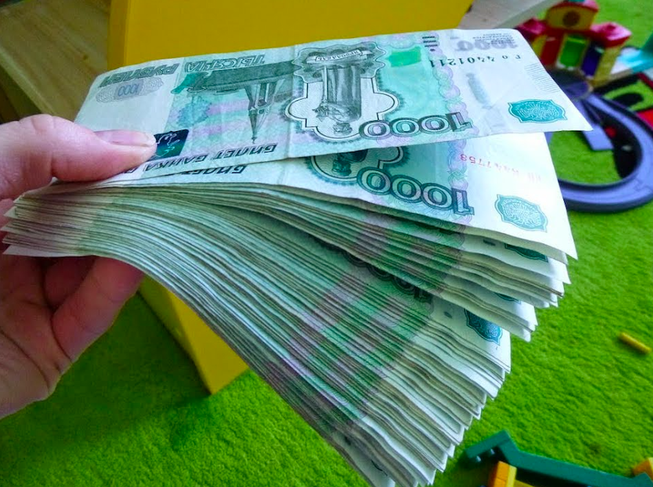 Миллион рублей в руках. Деньги. СТО тысяч рублей в руках. 1000000 Рублей.