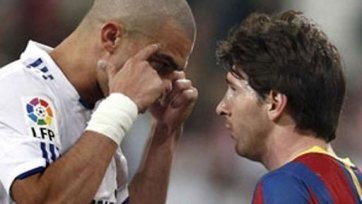 Фото: AFPПо информации Don Balon, 31-летний аргентинский футболист запретил руководству каталонского клуба подписывать центрбека по двум причинам: возраст (ему уже 35 лет) и выступление за за «Реал» с 2007 по 2017 год.
