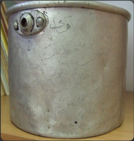 В заключении поэт Асан Чергеев выдавливал свои стихи иголкой на тюремной посуде