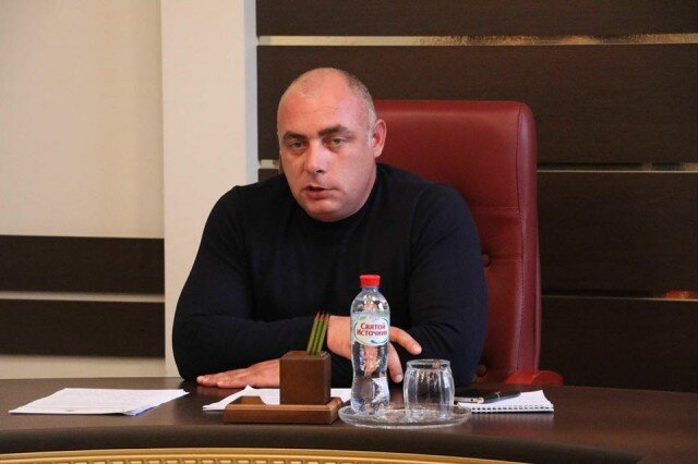 В Крыму незадолго до Нового года за вымогательство взятки осужден почти на восемь лет лишения свободы в исправительной колонии строгого режима бывший вице-мэр Керчи Олег Шевченко.