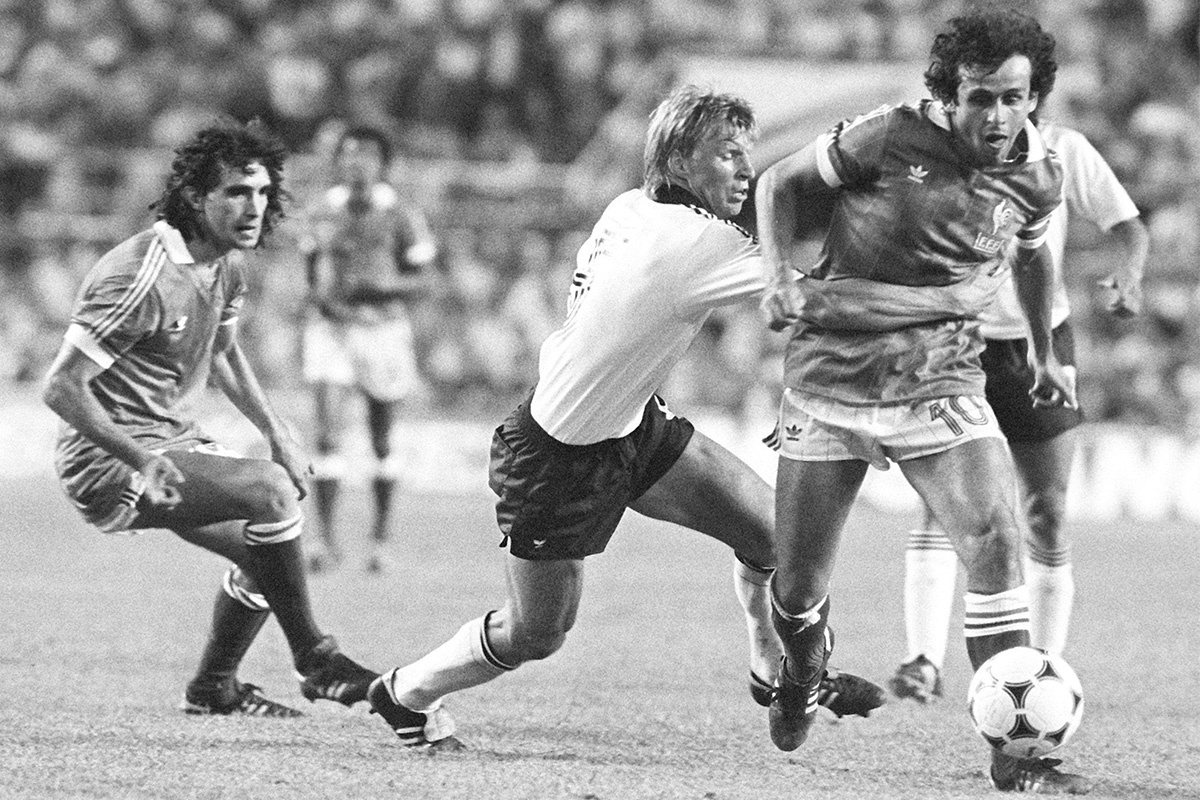 Изображение взято с сайта- https://www.footballwhispers.com/blog/michel-platini-the-original-king-of-france/ 
