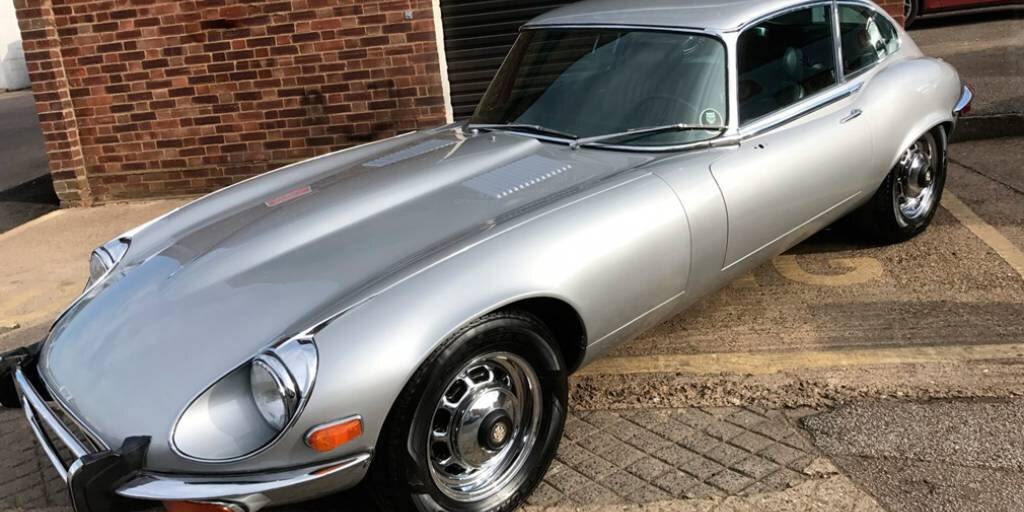 Jaguar e Type stance