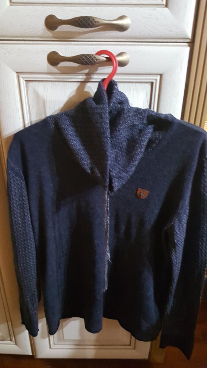 Также купили мужу тонкий мохеровый свитер, тоже новый, производство Турция. Цена получилась 240 руб.