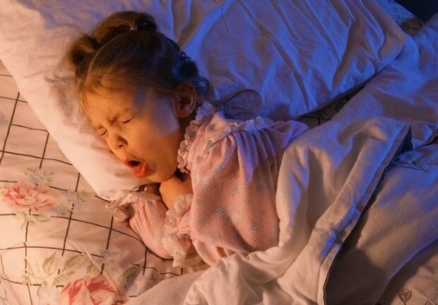 Доктор Комаровский посоветовал будить больных детей с температурой