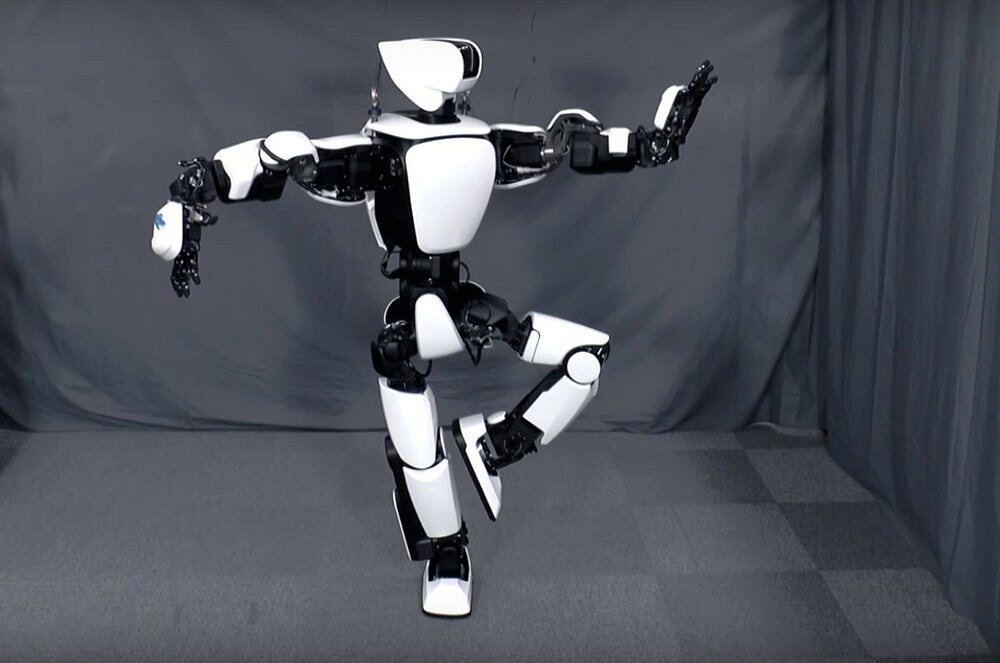 Почему плох робот. Робот Toyota t-hr3. Робот гуманоидный Toyota. Робо. Роботы третьего поколения.