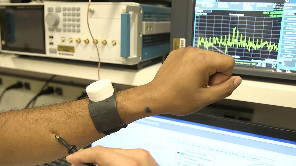 Новый способ защиты имплантатов и носимых на теле устройств от хакеров 