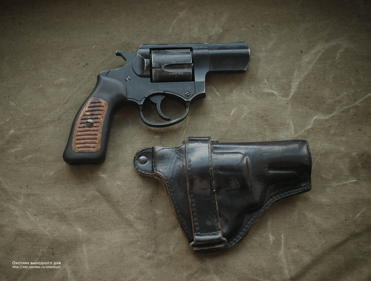 Револьвер ME-38 Compact и кобура. Фотография автора.